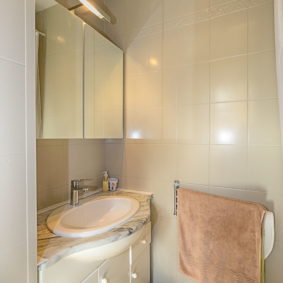 private bathroom in a coliving house to rent closed to the European Commission