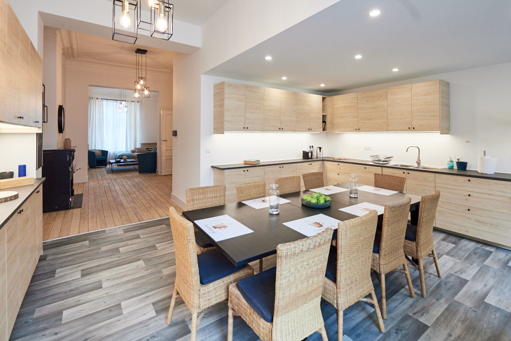 fully equipped kitchen including oven and microwave in a fully renovated co-housing in Brussels