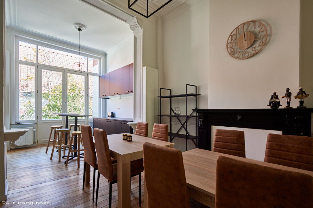 dining room in a fully refurbished shared house for expats close tot he city center of Brussels