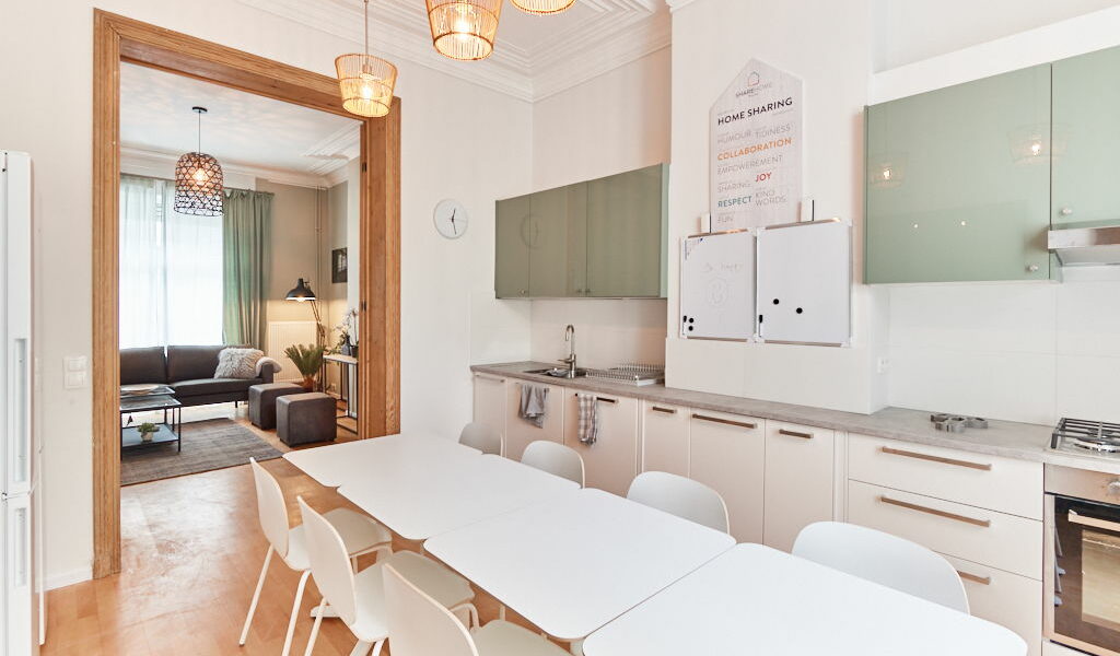 fully equipped and super modern kitchen close to the city center of Brussels