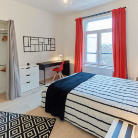comfortable furnished room with double bed in a comunity-driven coliving house in Brussels
