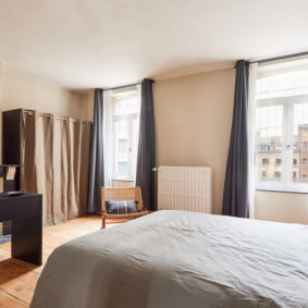 high-end room with a quality double bed in a shared house in Brussels