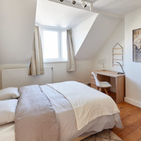 well-decorated room african style with a private bathroom in a shared house in Ixelles