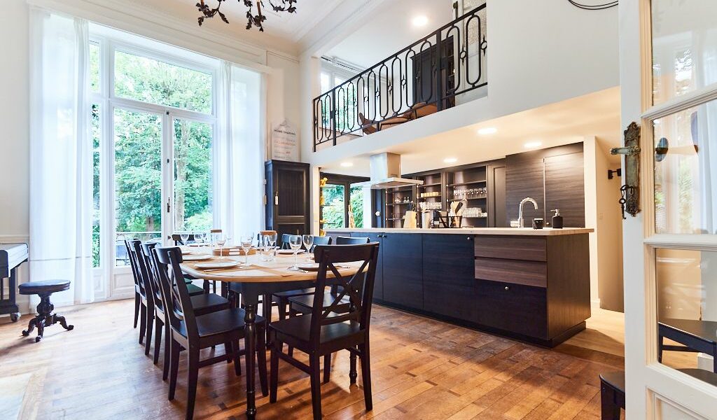 fully equipped and renovated kitchen in a shareed house for internationals in Brussels