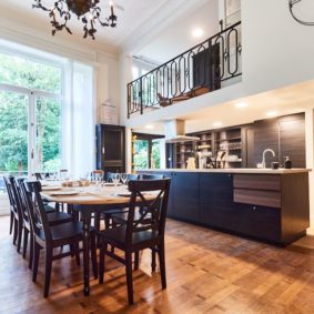 fully equipped and renovated kitchen in a shareed house for internationals in Brussels