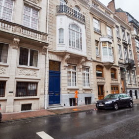 Fully renovated house (2020) of 450 m² comprising 9 comfortable fully furnished bedrooms (19-36 m²) with private shower & WC