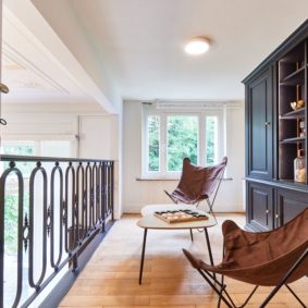 mezzanine floor decorated with taste in a shared house for expats in Brussels close to different points of interest