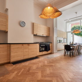 fully equipped kitchen including oven and microwave in a fully renovated co-housing in Brussels