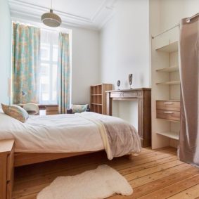 comfortable bedroom in a coliving space well-situated and close to different points of interest