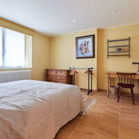 room decorated with style including a private shower in a fully renovated shared house for expats in Brussels