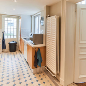 kitchen in a cohousing for young internationals well located in Brussels