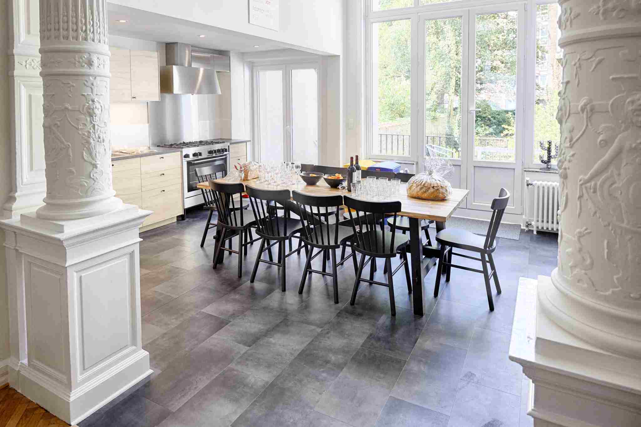 fully equipped kitchen with oven and microwave and stylish dining table in a cohousing space in Brussels