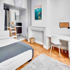 furnished bedroom decorated with taste and with a private shower in a coliving space for expats in Brussels