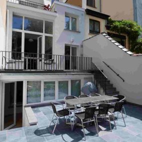 lovely terrace with a BBQ in a shared house for expats in Brussels close to the European Commission