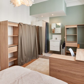 well designed room with a private shower in a shared house for expats in Brussels
