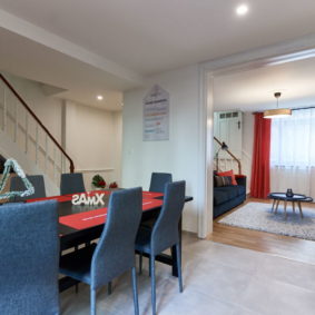 dining room with well designed furniture in a fully renovated cohousing for young professionals in Brussels