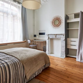 room including a double bed and a private shower in a cohabitation house for expats in Brussels