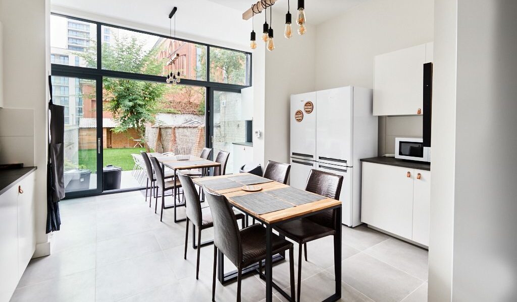 fully equipped kitchen in a shared flat for expats in Brussels next to Schuman train station