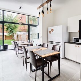 fully equipped kitchen in a shared flat for expats in Brussels next to Schuman train station