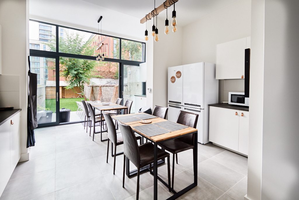 fully equipped kitchen in a shared flat for expats in Brussels next to Schuman train station