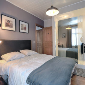 room decorated with style including a private shower in a fully renovated shared house for expats in Brussels