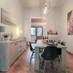 dining room in a fully refurbished mansion to rent in Brussels