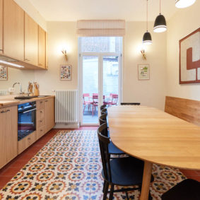 fully equipped kitchen including oven and microwave in a well-located shared flat for young professionals in Ixelles