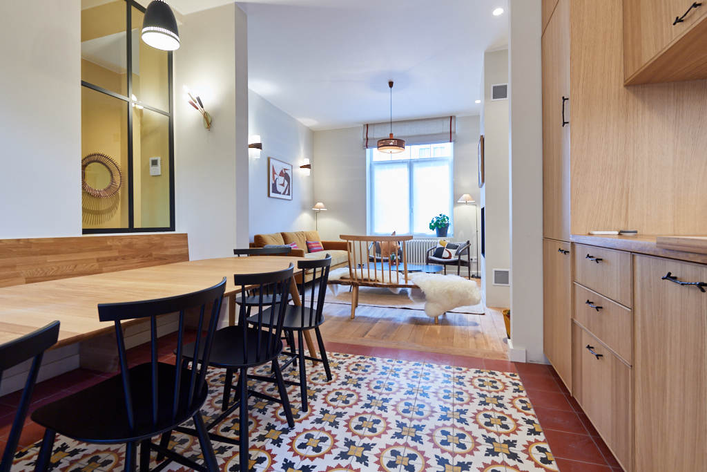 fully equipped kitchen including oven and microwave in a well-located shared flat for young professionals in Ixelles