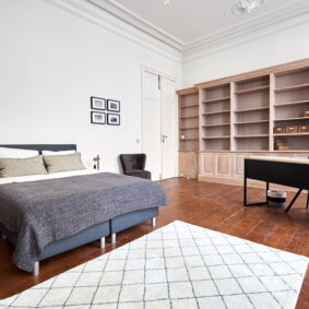 design bedroom with quality furniture in a shared house for expats in Brussels