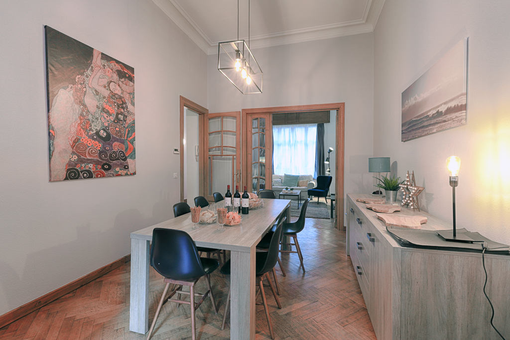 dining room in a fully refurbished mansion to rent in Brussels