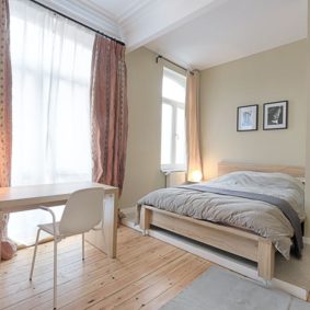 well designed room with a private shower in a shared house for expats in Brussels