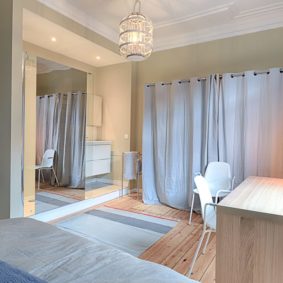 well designed room with a private shower in a shared house for expats in Brussels