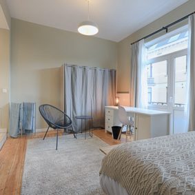 well designed room with a private shower in a shared house for expats in Brussels