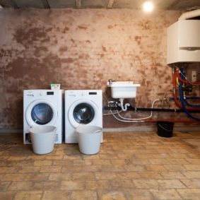 washing machine and dryer in a fully equipped shared house of young expats in Brussels