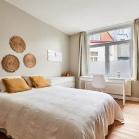 room decorated with style including a private shower in a fully renovated cohabitation house for expats in Brussels