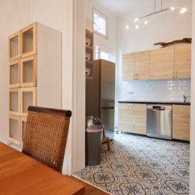 fully equipped kitchen to share with expats in an international cohousing near the european commission