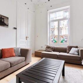 rent a house in Brussels with stylish well decorated living room to share with international young workers