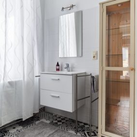 room to rent with private bathroom including shower and toilet for young internationals in Brussels