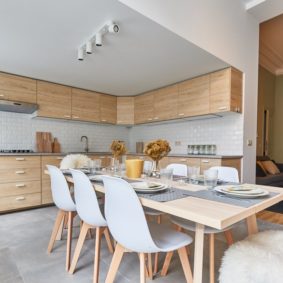 fully equipped kitchen with oven dishwasher and microwave in a shared flat for expats in Brussels next to the European Commission