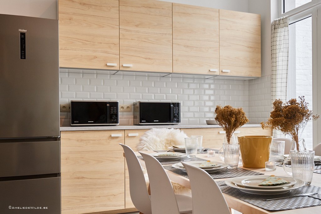 fully equipped kitchen with oven dishwasher and microwave in a shared flat for expats in Brussels next to the European Commission