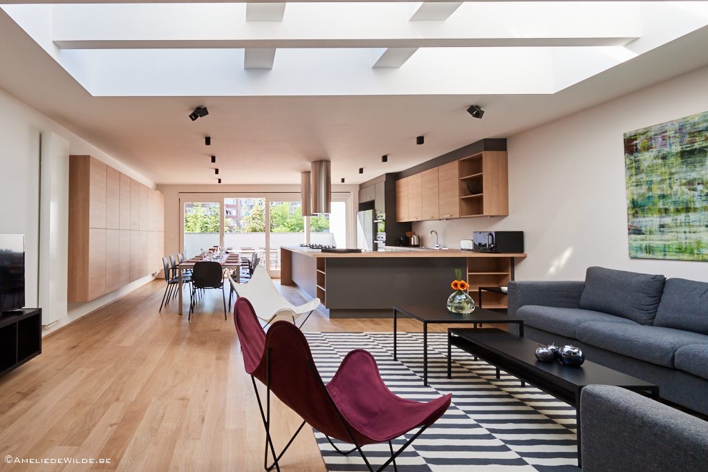 spacious and luminous living room in a fully refurbishedd shared house for expats in the hearth of Brussels