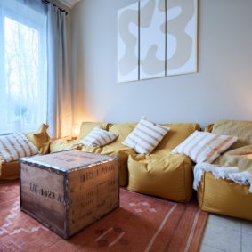 Stylish chill room in a fully furnished house to share with expats in Brussels
