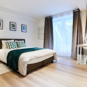 Elegant room with private bathroom and garden access in a fully furnished coliving house