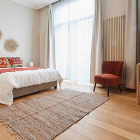 Spacious and sunny double bedroom in a coliving house with expats in Brussels