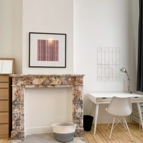 Luminous fully furnished room with desk decorated with taste in a spacious home to share with international workers near the European Commission