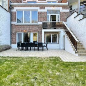 Spacious terrace and garden with barbeque and furniture for a community of young people working in Brussels