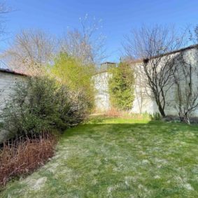 Beautiful spacious and sunny garden to enjoy with a lively community of young internationals in Brussels