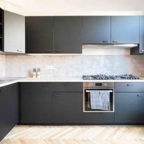 Fully equipped and furnished kitchen in a shared house in Brussels to enjoy with young expats at a metro station and many other public transports