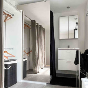 Private bathroom with shower and sink in coliving house in Brussels for internationals close to Cinquantenaire Park and points of interest