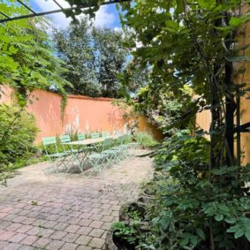 Garden with barbecue in quiet neighborhood of Brussels to share with community of young expats